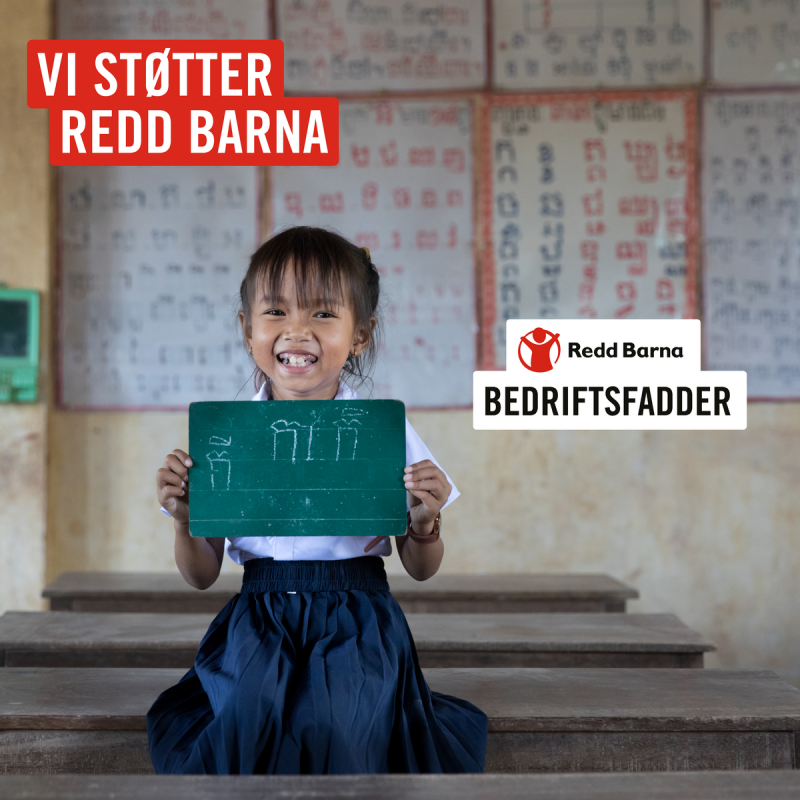 Redd Barna - Bilde av barn med en tavle og Redd Barna logo